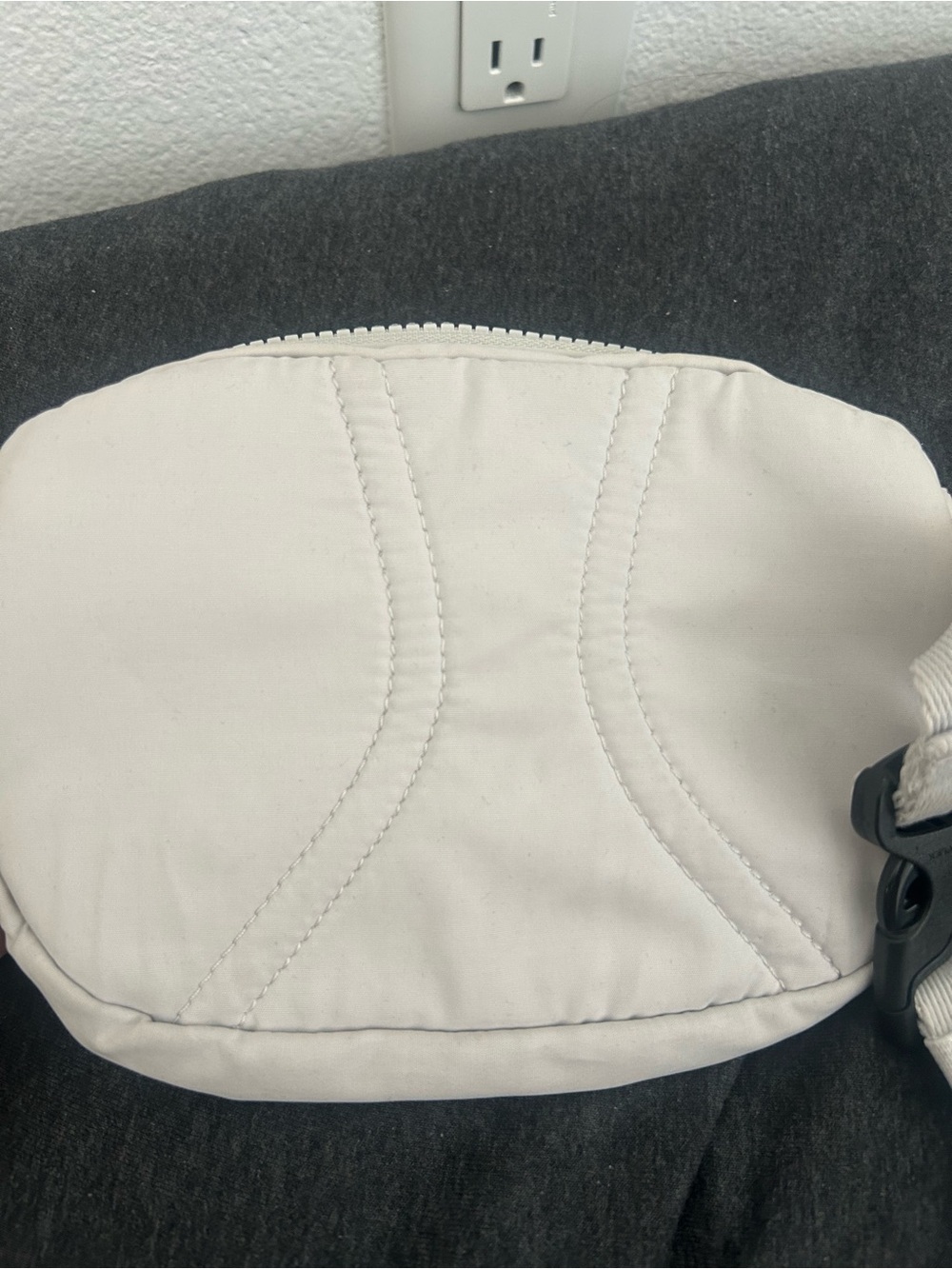 Vuori Hip Pack Salt Grey - Picture 2 of 5